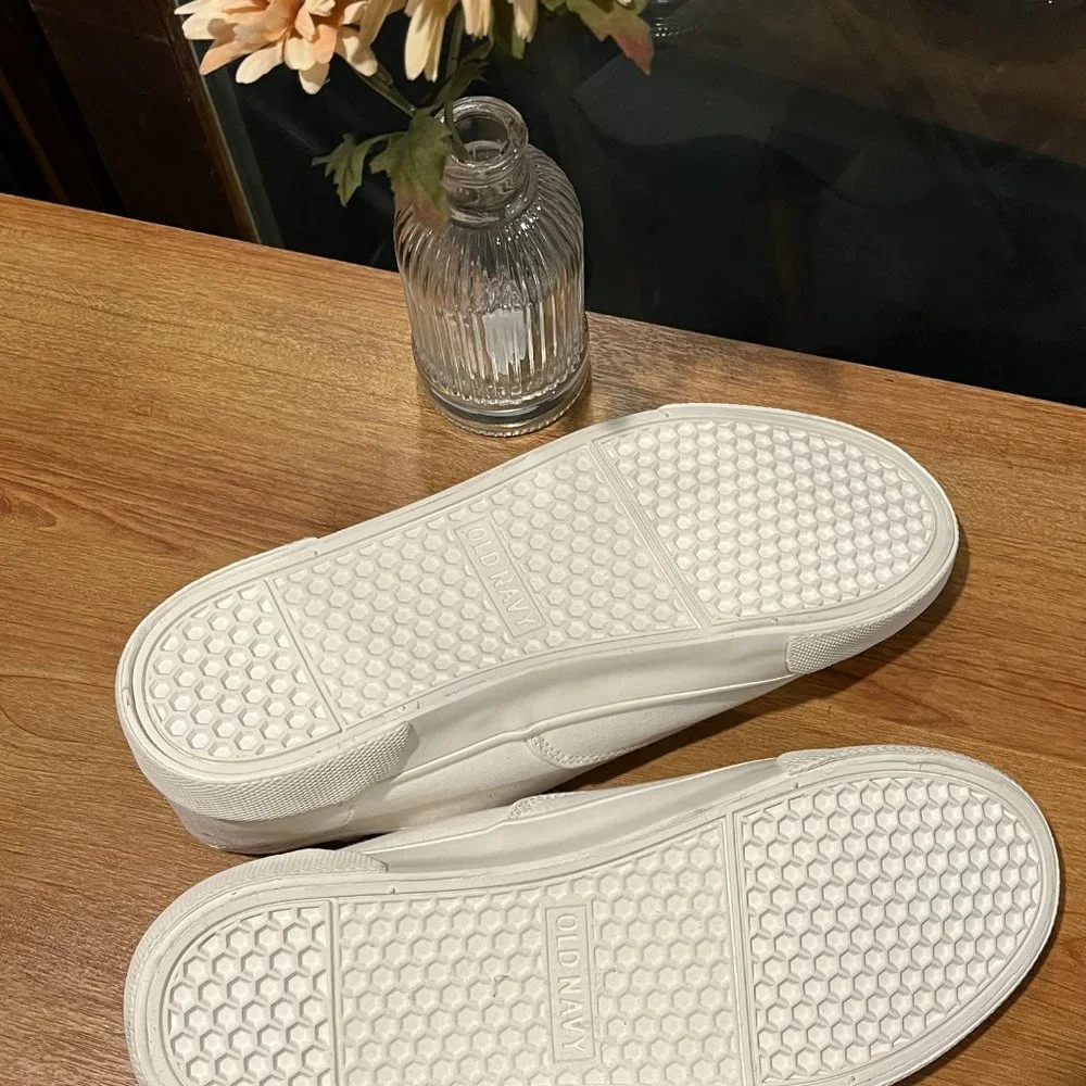 Old Navy White Sneakers - size 8 - Picture 3 of 5